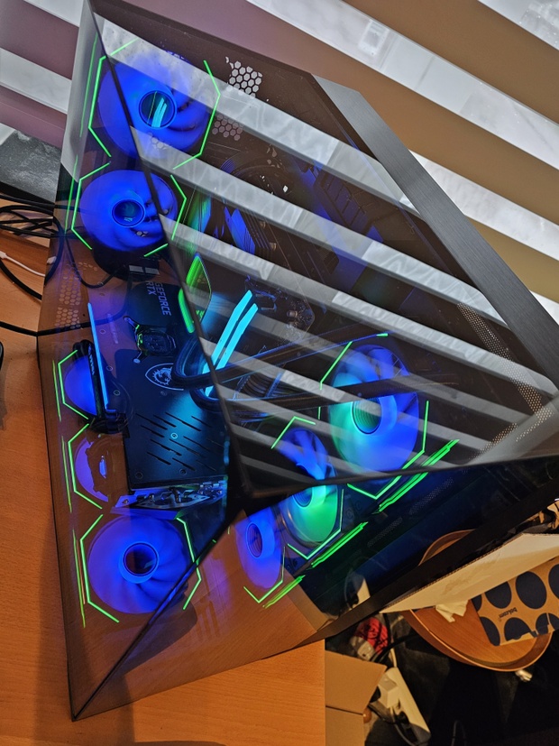 https://tweakers.net/i/Dpg_hVgejxNYUoz2OZagtd5vBrA=/620x/filters:strip_icc():strip_exif()/m/83665/1RgGHhPIp5Vq5rxRiTlyVYTTjwC2jGrWPxvmD7qYrxjpM723OV.jpeg?f=620xauto