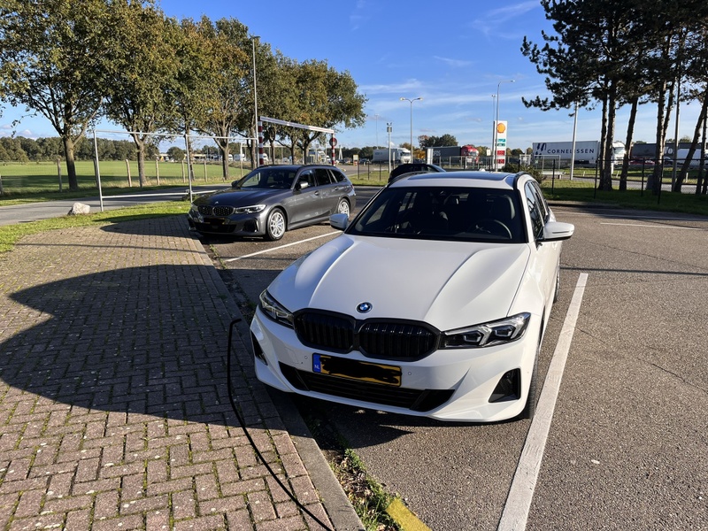 Afbeeldingslocatie: https://tweakers.net/i/DtC7tuELWDgz9k9dT5Z05CHP8Sw=/800x/filters:strip_icc():strip_exif()/f/image/tLw2MvsTFhJhyv1Pd5INHxnR.jpg?f=fotoalbum_large