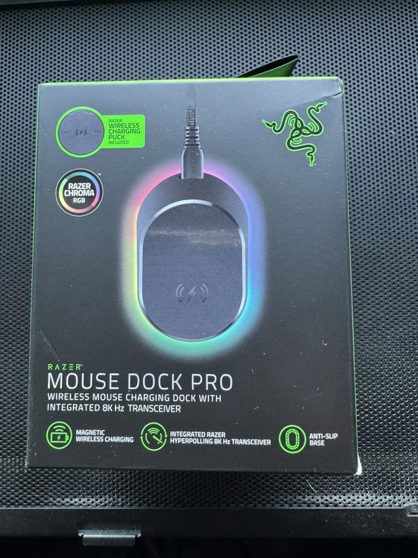 Razer Mouse Dock Pro + Wireless Charging Puck Bundle aangeboden - Vraag ...