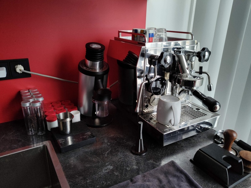 Afbeeldingslocatie: https://tweakers.net/i/ELmgdLR2sh1hJ2tlQDaiEtCs-p0=/800x/filters:strip_icc():strip_exif()/f/image/4is59pXxfagkFhonqO9iEHOH.jpg?f=fotoalbum_large
