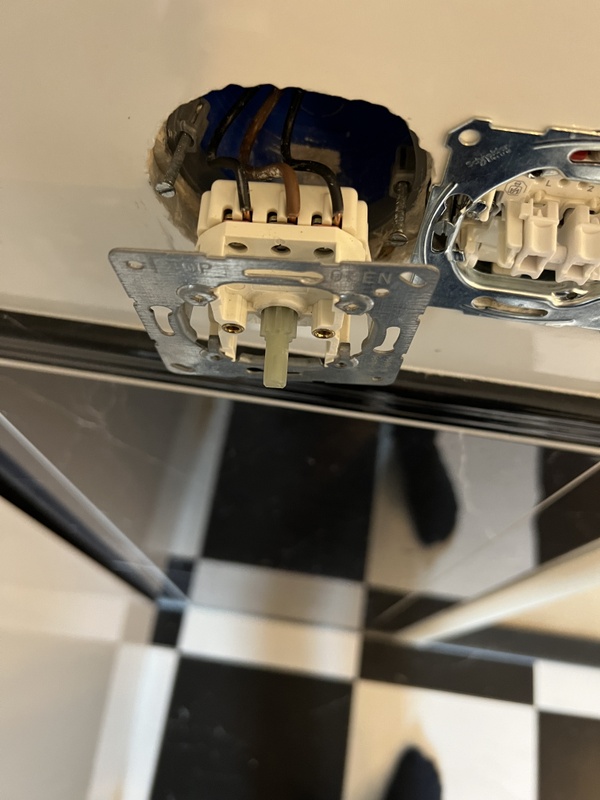 Afbeeldingslocatie: https://tweakers.net/i/EZ5XZkXOkTpFGN47XN4jJVoBGGY=/x800/filters:strip_icc():strip_exif()/f/image/0pQRO7yuaKMMvBcFBBh8TJa1.jpg?f=fotoalbum_large