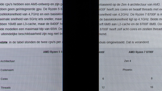 LG UltraGear 32GS95UE-B (rechts) naast de ASUS ROG Swift OLED PG32UCDM QD-oledmonitor