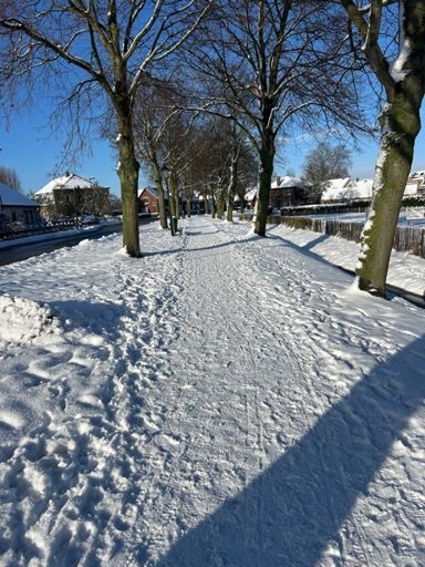 Afbeeldingslocatie: https://tweakers.net/i/EgScc8z2B7TsIRw-UKgEpx2tcpw=/fit-in/4920x3264/filters:max_bytes(3145728):no_upscale():strip_icc():strip_exif()/f/image/BAWxcPsBy6px0br2VOMe12Gk.jpg?f=user_large