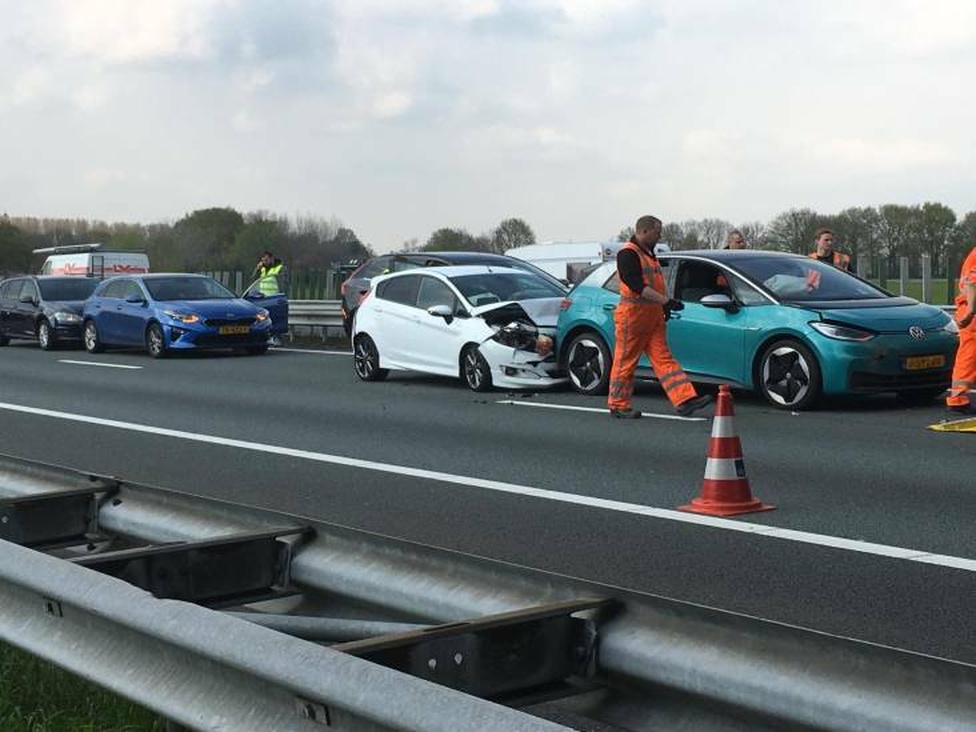 Afbeeldingslocatie: https://tweakers.net/i/Ek0p74vbxMIHbafRkzDz4cerCCE=/full-fit-in/4920x3264/filters:max_bytes(3145728):no_upscale():strip_icc():fill(white):strip_exif()/f/image/gceI6E4r48dG5bzvLph6MuNa.jpg?f=user_large