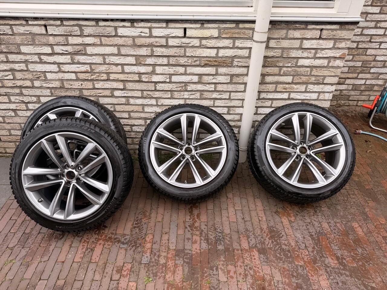 Afbeeldingslocatie: https://tweakers.net/i/Eu1Mldby_GDNu0n2xM38S6vxq54=/fit-in/4920x3264/filters:max_bytes(3145728):no_upscale():strip_icc():strip_exif()/f/image/DCzuAVrdQNk8tlXZsTAHyfng.jpg?f=user_large