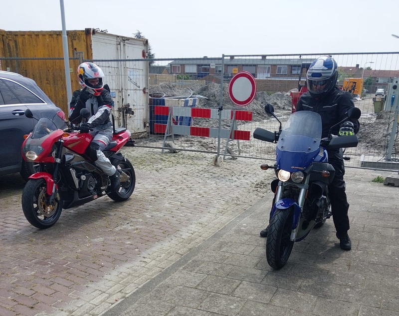 Afbeeldingslocatie: https://tweakers.net/i/FVRSr5KlSnOQ1JhgaYX1Ni26fus=/800x/filters:strip_icc():strip_exif()/f/image/C5JaqT6cgCT2BIvnBgLu3iFf.jpg?f=fotoalbum_large