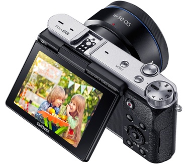 Samsung NX3000 + 16-50mm F3.5-5.6 Power Zoom + 50-200mm F4-5.6 ED OIS III + Flitser Zwart