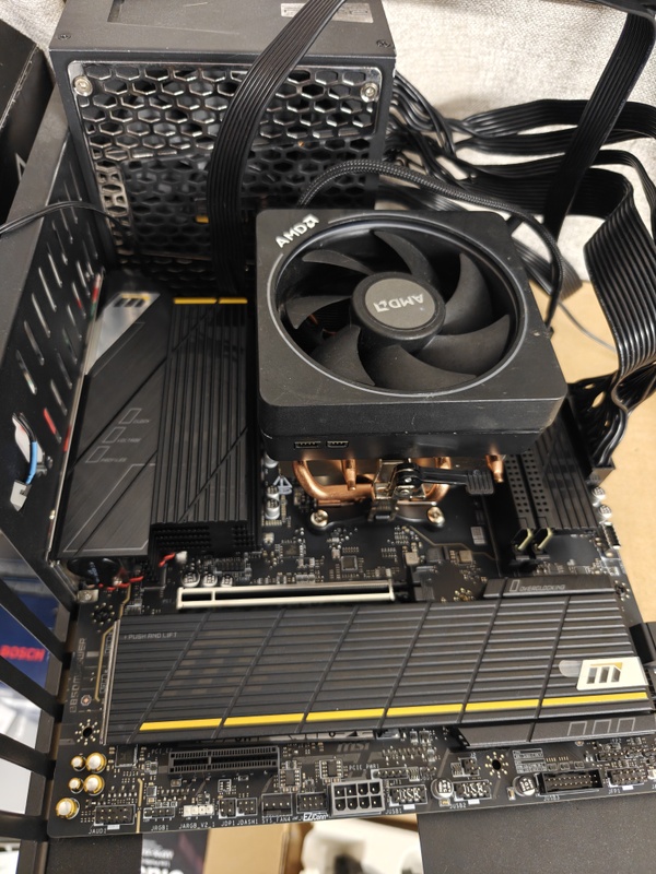 Afbeeldingslocatie: https://tweakers.net/i/Fd5o90E9BITpGBpaPUZttg5m42Y=/x800/filters:strip_icc():strip_exif()/f/image/WqRGtgmUiDMKeIQ91PqtPBXY.jpg?f=fotoalbum_large