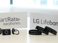 LG Lifeband Touch en oordopjes