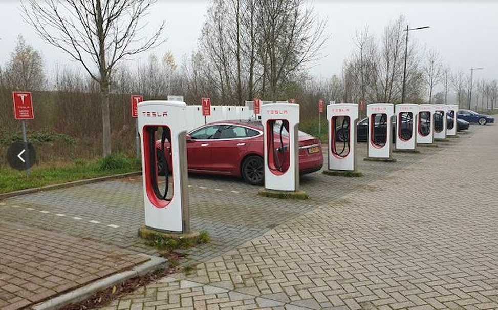 Afbeeldingslocatie: https://tweakers.net/i/FimAj_hD_m85ErgBZMBoL6m5Ag0=/full-fit-in/4920x3264/filters:max_bytes(3145728):no_upscale():strip_icc():fill(white):strip_exif()/f/image/AumFXP03uqIYQvtqD4Cry8KM.jpg?f=user_large