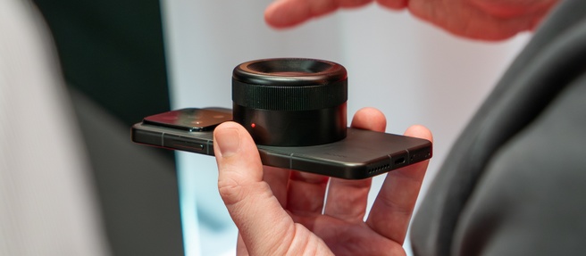 Xiaomi 15 met externe cameralens en -sensor