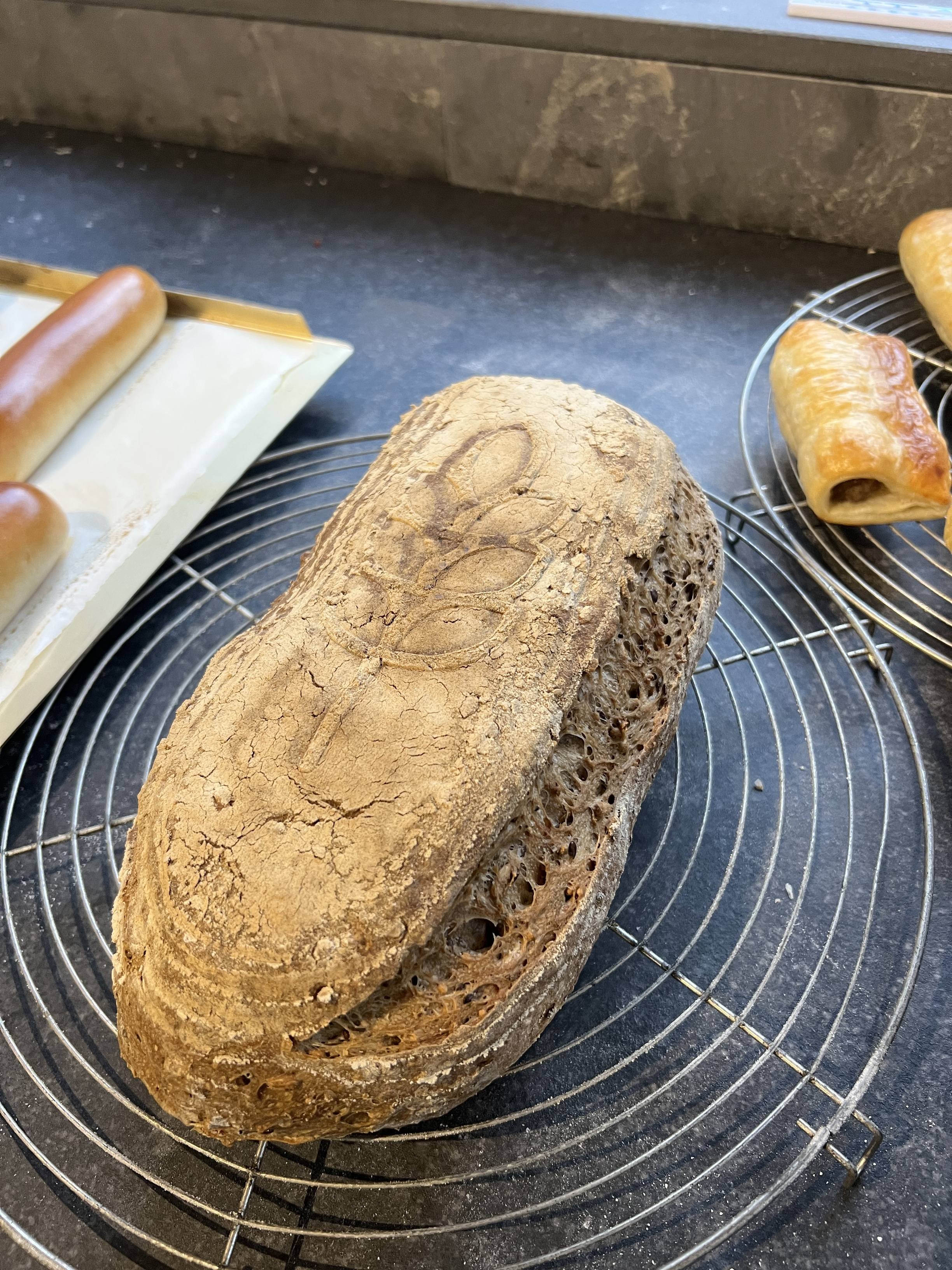 Afbeeldingslocatie: https://tweakers.net/i/FtGK3wBmXXWXZe2m4-SImbcPduw=/fit-in/4920x3264/filters:max_bytes(3145728):no_upscale():strip_icc():strip_exif()/f/image/T01aQORxHTRnY8WUKY27Rxp5.jpg?f=user_large