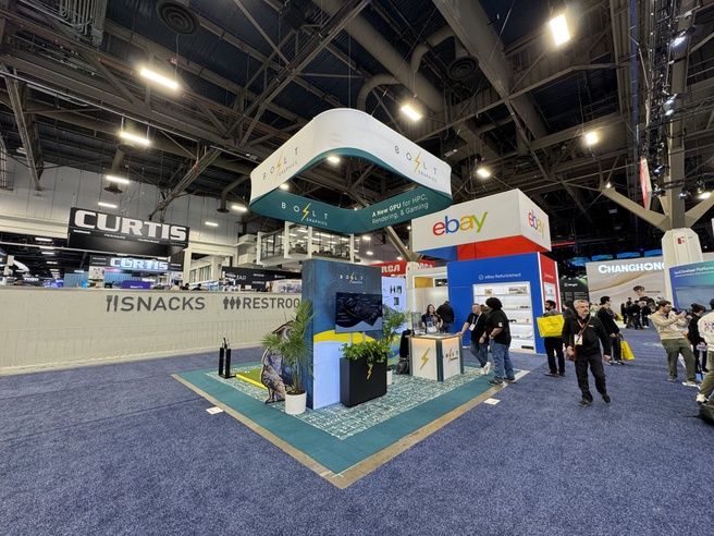 De stand van Bolt Graphics in de centrale hal van de CES. Naast deze stand had het bedrijf ook een ruimte in The Venetian, een van de hotels waar veel bedrijven meetings organiseren tijdens de beurs.