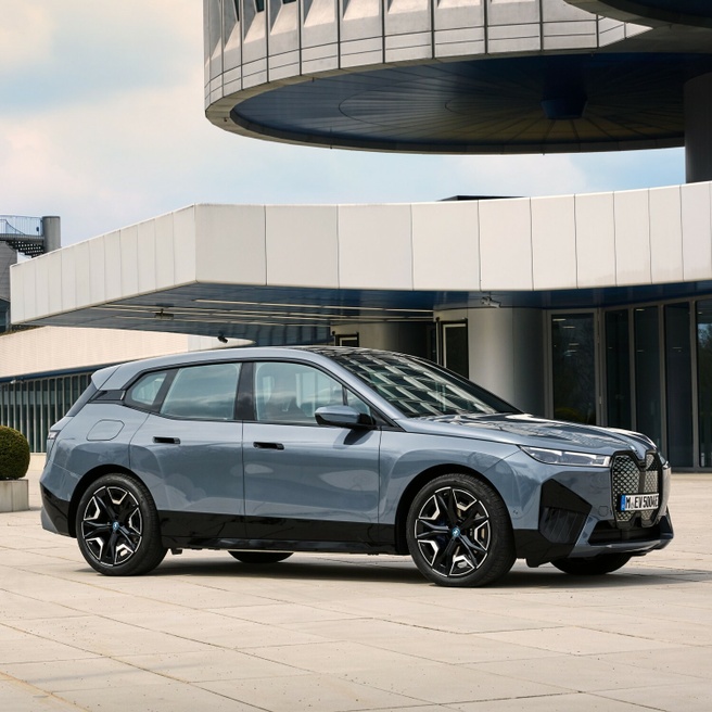 BMW iX