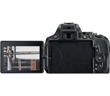 Nikon D5600 + AF-P DX 18–55 VR + AF-S DX 35 mm 1:1,8