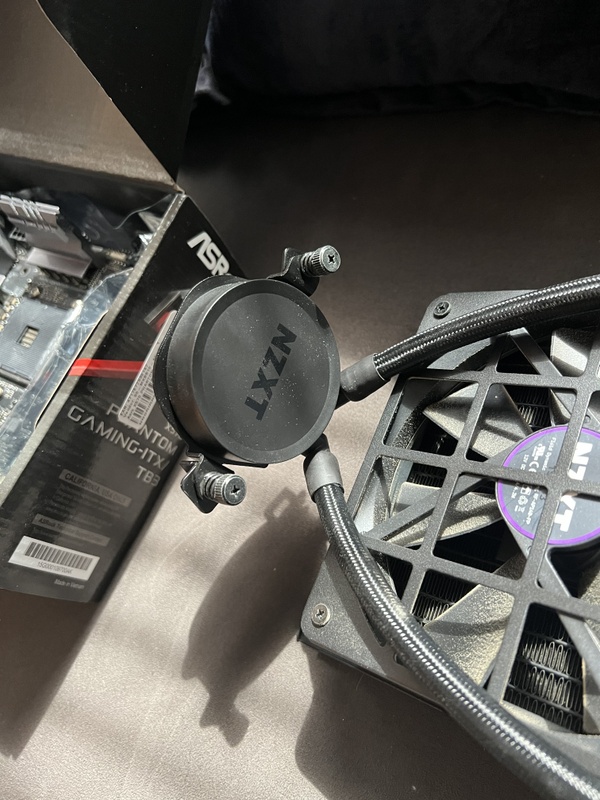 Afbeeldingslocatie: https://tweakers.net/i/GMLbhiRqZ4-9XHHy0GD14yMGviU=/x800/filters:strip_icc():strip_exif()/f/image/kWcW0kS6xH9oe0WDQbdar6jP.jpg?f=fotoalbum_large