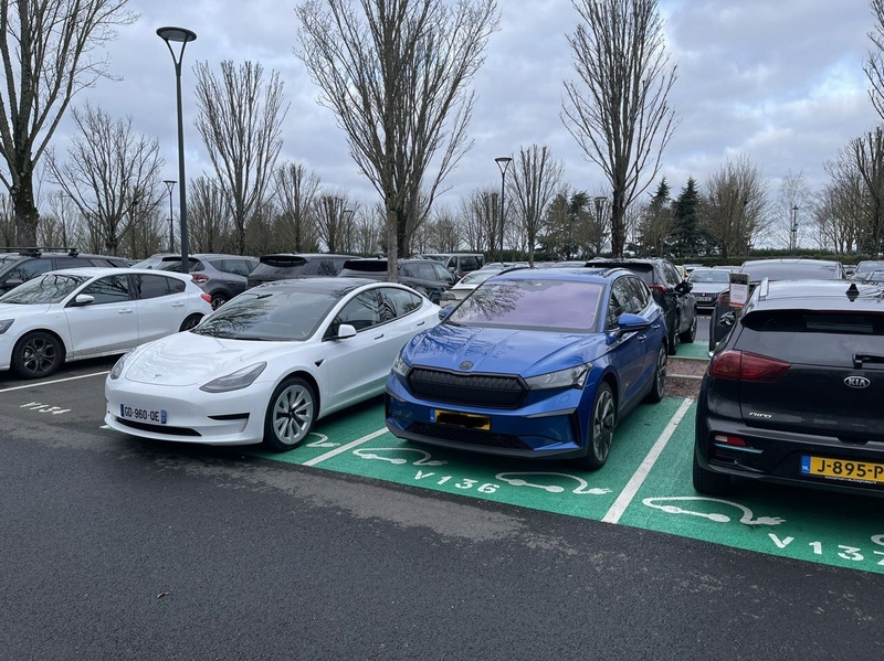 Afbeeldingslocatie: https://tweakers.net/i/GOAb3B83ABlob9t9JlWKddT6mZ0=/800x/filters:strip_icc():strip_exif()/f/image/XOHGtu5gHEFkH2Smkhh7tUO5.jpg?f=fotoalbum_large