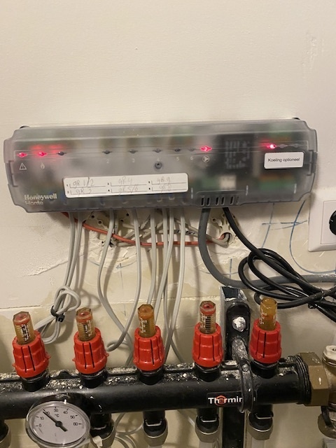 Afbeeldingslocatie: https://tweakers.net/i/GSXaBp8FyfIyTTCVl10Gke5GjFU=/full-fit-in/4920x3264/filters:max_bytes(3145728):no_upscale():strip_icc():fill(white):strip_exif()/f/image/oA36ahslLb4nXLzmV3FGfhhJ.jpg?f=user_large