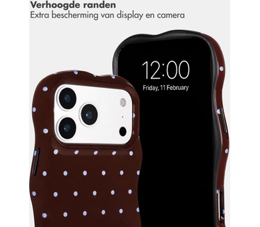 Selencia Vivid Wavy Backcover met MagSafe voor de Apple iPhone 17 Pro Max - Happy Dots Chocolate