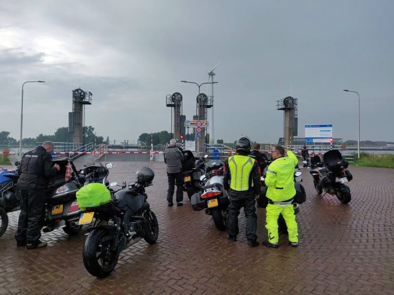 Afbeeldingslocatie: https://tweakers.net/i/GW0bGHvdyh2pUSYf7pn7M9teMWA=/800x/filters:strip_icc():strip_exif()/f/image/uVcjaZMrhl2Aotb7XbXpAgHD.jpg?f=fotoalbum_large