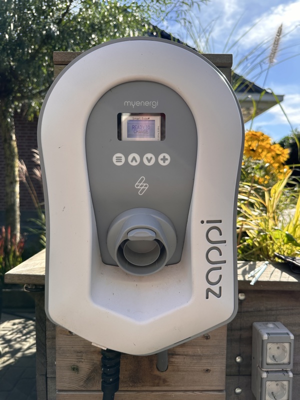 Afbeeldingslocatie: https://tweakers.net/i/G_O_q-ZzkOMmu2dJ9tThYuZhlps=/x800/filters:strip_icc():strip_exif()/f/image/9zt6kWX2acOuwjt9heyLvImu.jpg?f=fotoalbum_large