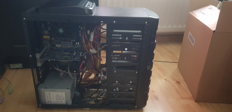 Afbeeldingslocatie: https://tweakers.net/i/GctGv-hmtR70b-JhHiKqZwD6Wfk=/800x/filters:strip_icc():strip_exif()/f/image/Yrzwlu6HOoQWSR5c1syomKrg.jpg?f=fotoalbum_large