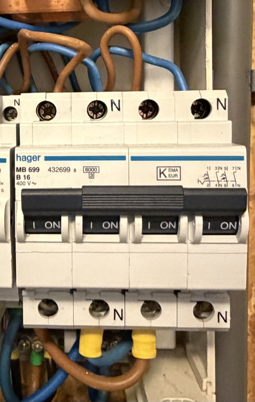 Afbeeldingslocatie: https://tweakers.net/i/Gd-4wUvtkuS2gH00Zcr0eCFCGqs=/x800/filters:strip_icc():strip_exif()/f/image/gzCzMkYzWOTETClzib5R1Ran.jpg?f=fotoalbum_large