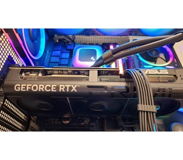Azerty Gaming Extreme Powered by ASUS - Ryzen 7 9850X3D - ASUS GeForce RTX 5080 - 32 GB RGB DDR5