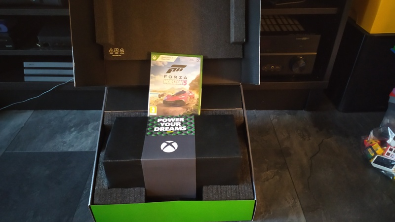 Afbeeldingslocatie: https://tweakers.net/i/GsIrLmTa3mictSI2K8cfFUJOTgw=/800x/filters:strip_icc():strip_exif()/f/image/VE70iKPeaPxZ49ZDvkVa9JGl.jpg?f=fotoalbum_large