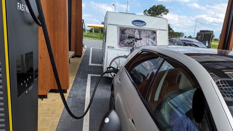 Afbeeldingslocatie: https://tweakers.net/i/HAfmQAKHZMMrobhDwDXpBeatj9M=/800x/filters:strip_icc():strip_exif()/f/image/87RM834BWdWXKcSE935DEF6j.jpg?f=fotoalbum_large