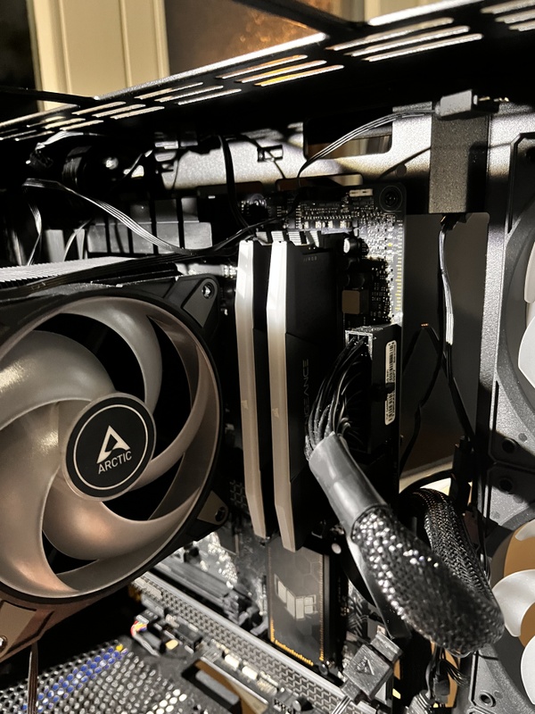 Afbeeldingslocatie: https://tweakers.net/i/HF10T9lBMredMdc5ljK493_cQ4A=/x800/filters:strip_icc():strip_exif()/f/image/qqxVzj2otmPR0t2gAZ1zf96q.jpg?f=fotoalbum_large