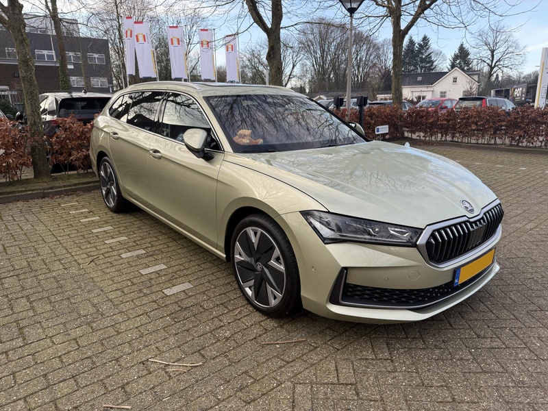 Afbeeldingslocatie: https://tweakers.net/i/HIp03fDJ8IJR98pNo7Ur5JvTwMc=/800x/filters:strip_icc():strip_exif()/f/image/LZl0gIsCHfDrkN6nmlXYcuUg.jpg?f=fotoalbum_large