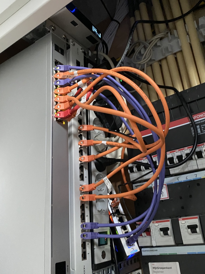 Afbeeldingslocatie: https://tweakers.net/i/HPoeYhUaAwEPwzjQgB8hjzHu8vs=/800x/filters:strip_icc():strip_exif()/f/image/6RopMI9Tum3sm2Gldm1jkgni.jpg?f=fotoalbum_large