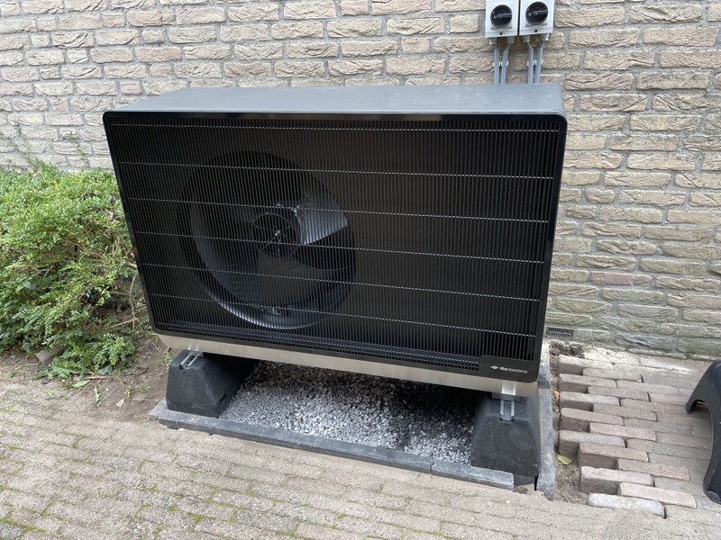 Afbeeldingslocatie: https://tweakers.net/i/HUfbBGwZm30saaNcAazMmHam5oM=/800x/filters:strip_icc():strip_exif()/f/image/Tqdb2Zc31tMVLt2C8wwMAKvV.jpg?f=fotoalbum_large