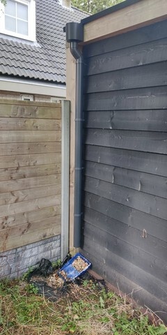 Vergaarbak en regenpijp overkapping