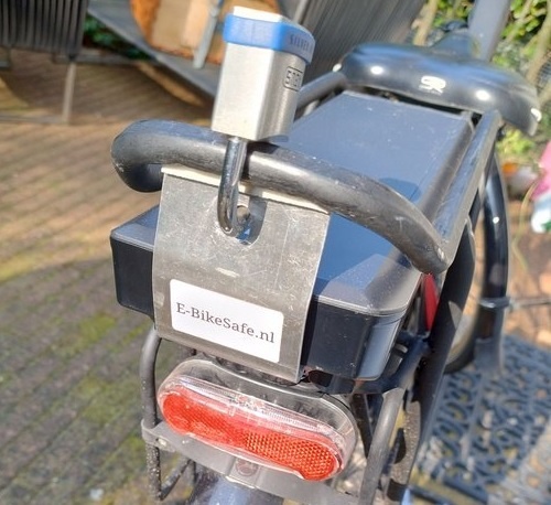 Afbeeldingslocatie: https://tweakers.net/i/HVy0NCSNR6n-7OLjg-nbr2lrEME=/fit-in/4920x3264/filters:max_bytes(3145728):no_upscale():strip_icc():strip_exif()/f/image/inhvZPWMoGFDHmF4BhHaXk2w.jpg?f=user_large