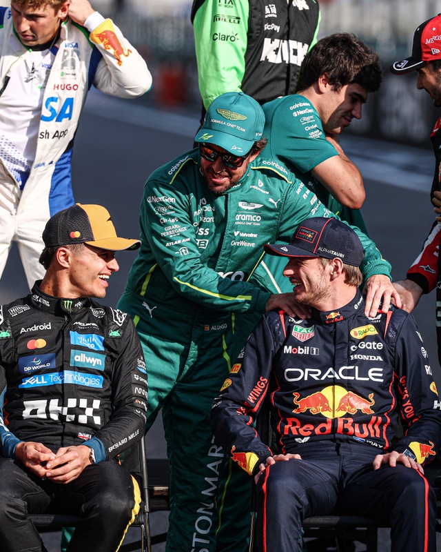 Afbeeldingslocatie: https://tweakers.net/i/HWhairnE6esEXJ5zNMyz9nN4SCI=/x800/filters:strip_icc():strip_exif()/f/image/rY3Vs4BxwyYSacbSp03FLIKm.jpg?f=fotoalbum_large