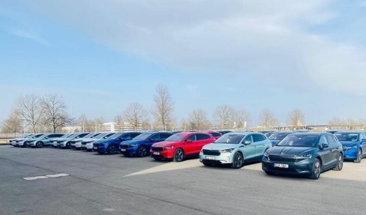 Afbeeldingslocatie: https://tweakers.net/i/H_UaH7X0zySnuEzznUZHz2GTS4c=/full-fit-in/4920x3264/filters:max_bytes(3145728):no_upscale():strip_icc():fill(white):strip_exif()/f/image/rFyEpRIiExX050AAhFQ24NPE.jpg?f=user_large