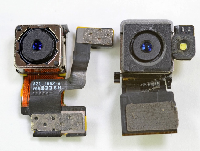 Cameramodules iPhone 5 (rechts) en iPhone 4S (links)