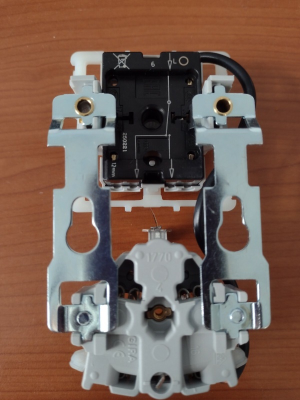 Afbeeldingslocatie: https://tweakers.net/i/HqYugPmHd_Vm7r1QJSaOF2kXPto=/x800/filters:strip_icc():strip_exif()/f/image/CZ08yjy6J8hkdnSpZQwWXeqh.jpg?f=fotoalbum_large