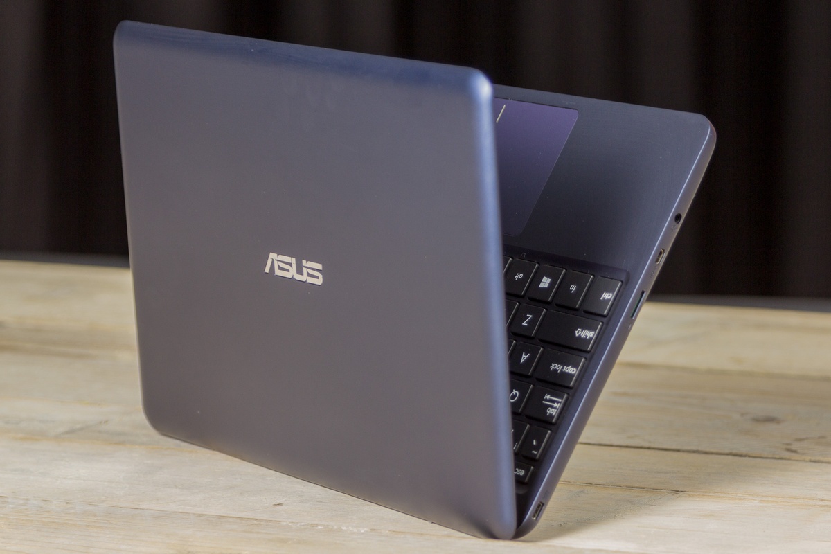 Netbook Round-up - Asus F205T - Tweakers