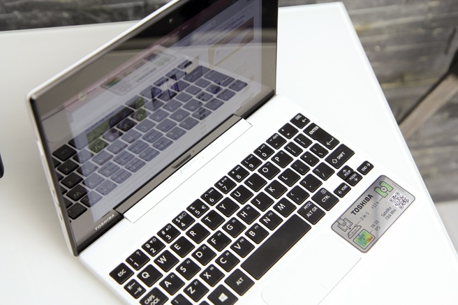 Toshiba Satellite Click Mini