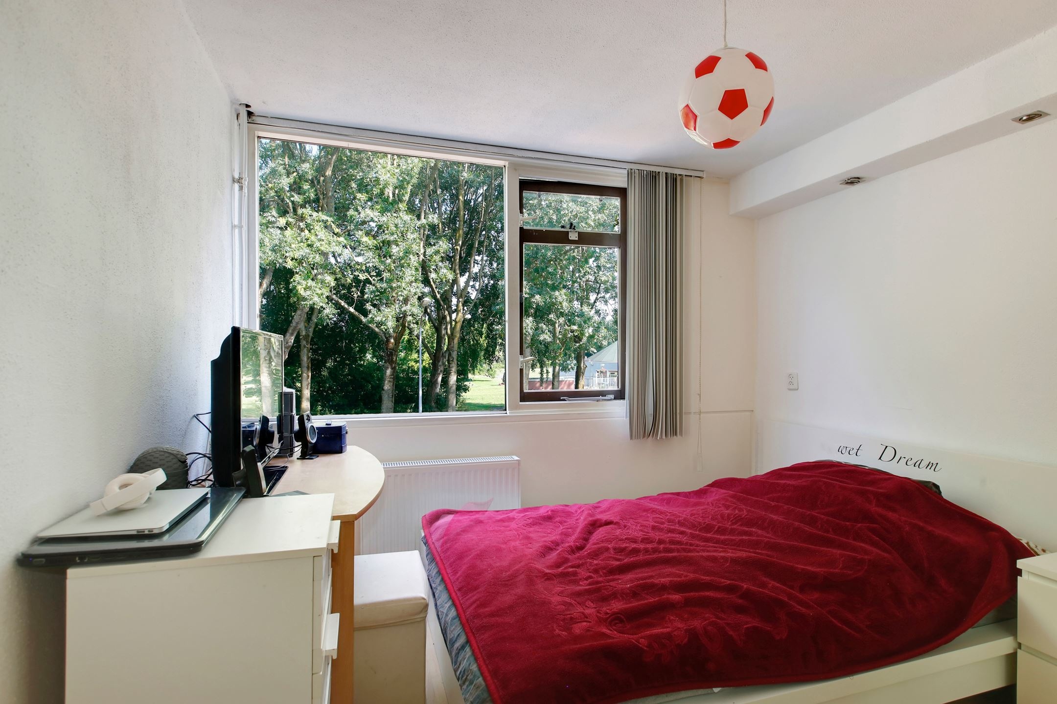 Afbeeldingslocatie: https://tweakers.net/i/IBMqNzuIosv_12oYoG1dqnIISdU=/full-fit-in/4920x3264/filters:max_bytes(3145728):no_upscale():strip_icc():fill(white):strip_exif()/f/image/C2VQsdtkeubHf07OzUpwlhnE.jpg?f=user_large