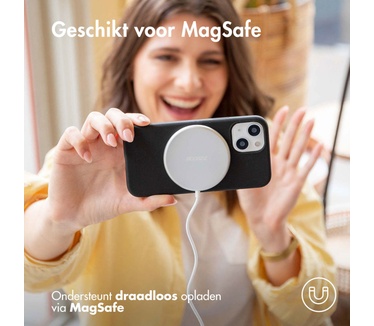 Accezz Liquid Silicone Backcover met MagSafe iPhone 12 (Pro) - Zwart