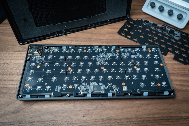 Corsair MAKR PRO HE - demping