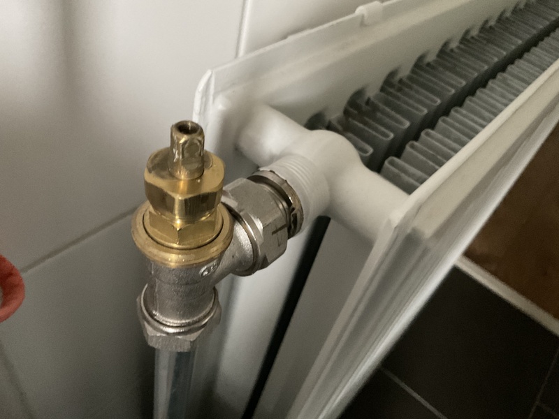 Afbeeldingslocatie: https://tweakers.net/i/IPSMXx8ECGz3Ir_-qO557X2mEZU=/800x/filters:strip_icc():strip_exif()/f/image/m8gO36APaqgKrz1AmXTsUOLG.jpg?f=fotoalbum_large