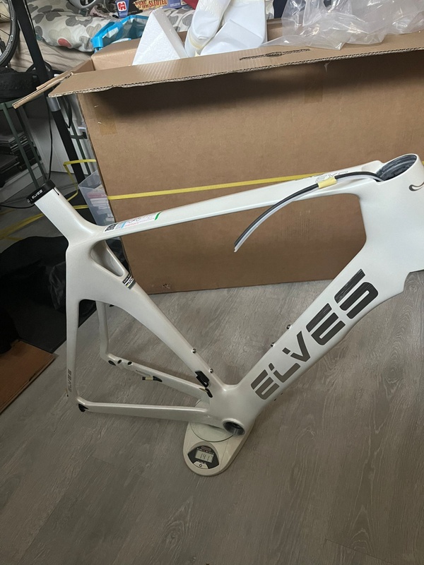 Afbeeldingslocatie: https://tweakers.net/i/IR0Yviv1rq8L-oWQNSHY-12BFGM=/x800/filters:strip_icc():strip_exif()/f/image/niKr1MqfStWqkVPMsAgvF5X5.jpg?f=fotoalbum_large