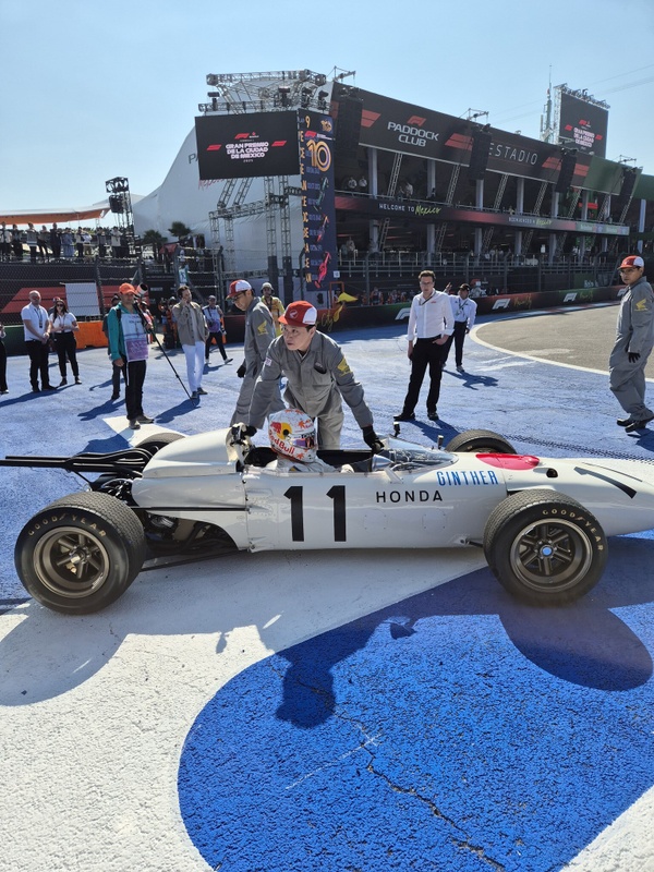 Afbeeldingslocatie: https://tweakers.net/i/IbodnP74YzTgWsZbTQj93EjAqCo=/x800/filters:strip_icc():strip_exif()/f/image/5L9hzGlrMmG9ss9JVluoJZEe.jpg?f=fotoalbum_large