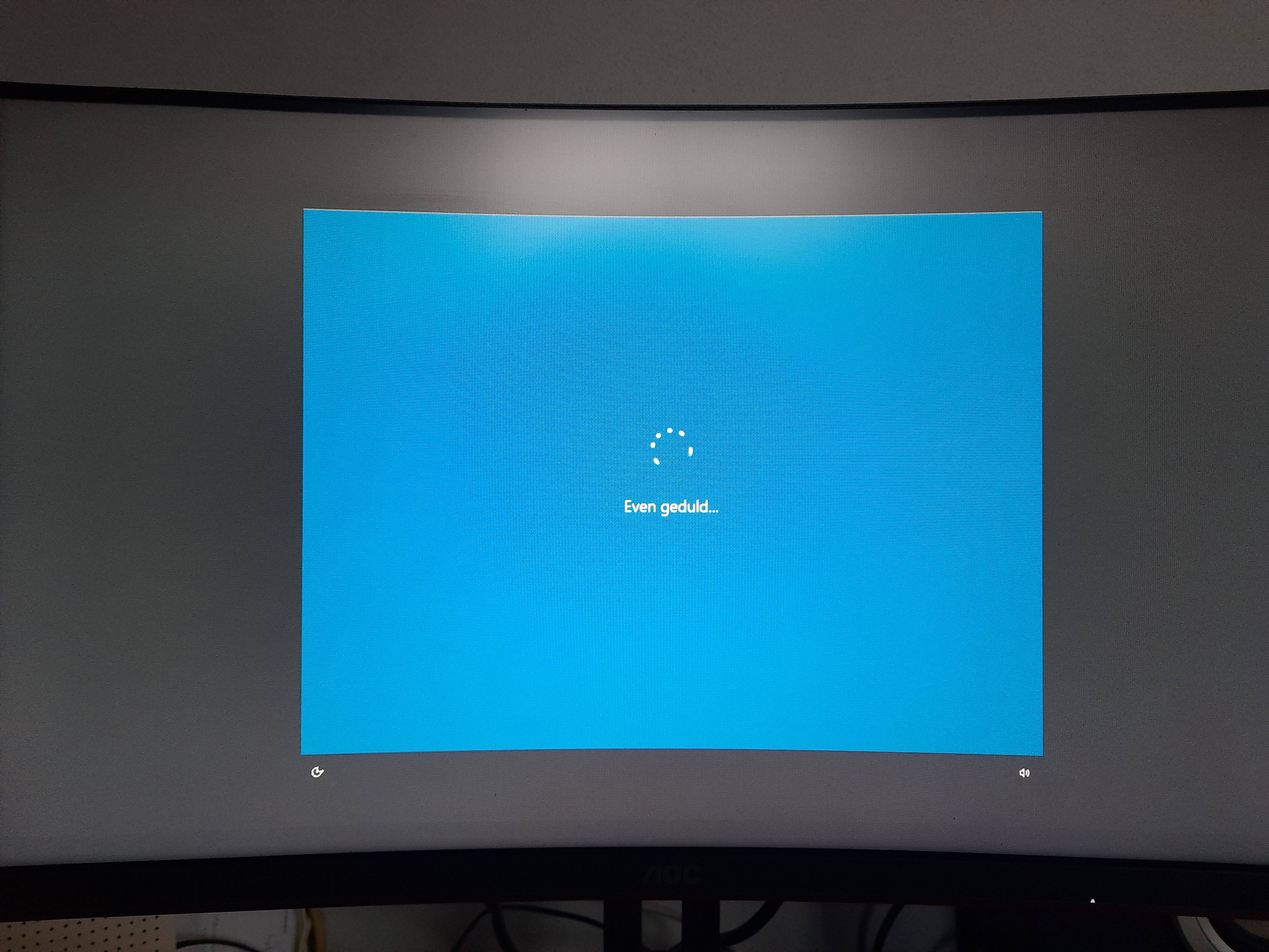 Van bureaublad naar blauw-zwart scherm bij opstarten Win 10 - Windows