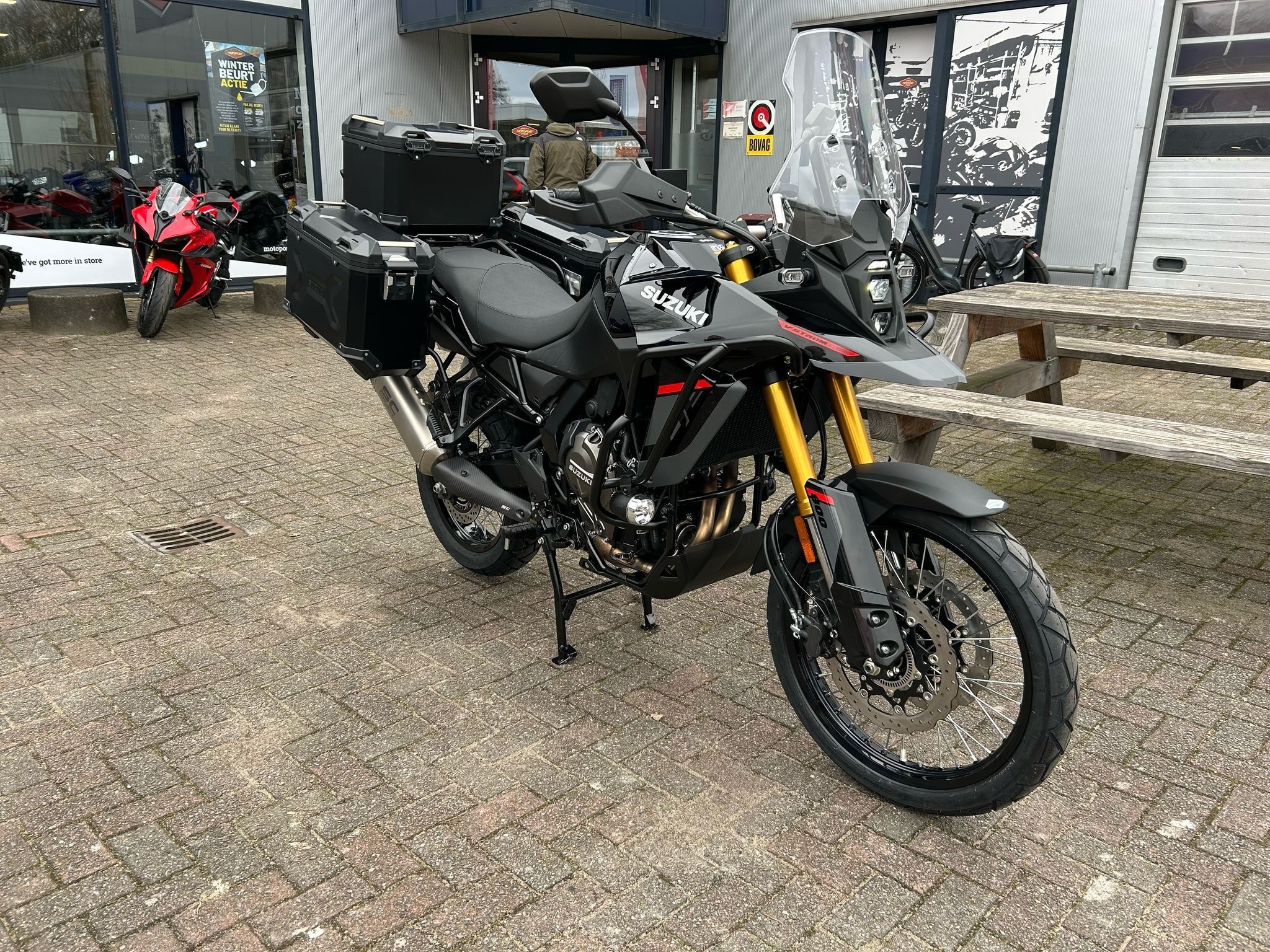 Afbeeldingslocatie: https://tweakers.net/i/Izezhv0xB7VHYYJJbDeW5rj4Le0=/fit-in/4920x3264/filters:max_bytes(3145728):no_upscale():strip_icc():strip_exif()/f/image/MpniiMN5G6uX6MoYgk4IGzKz.jpg?f=user_large